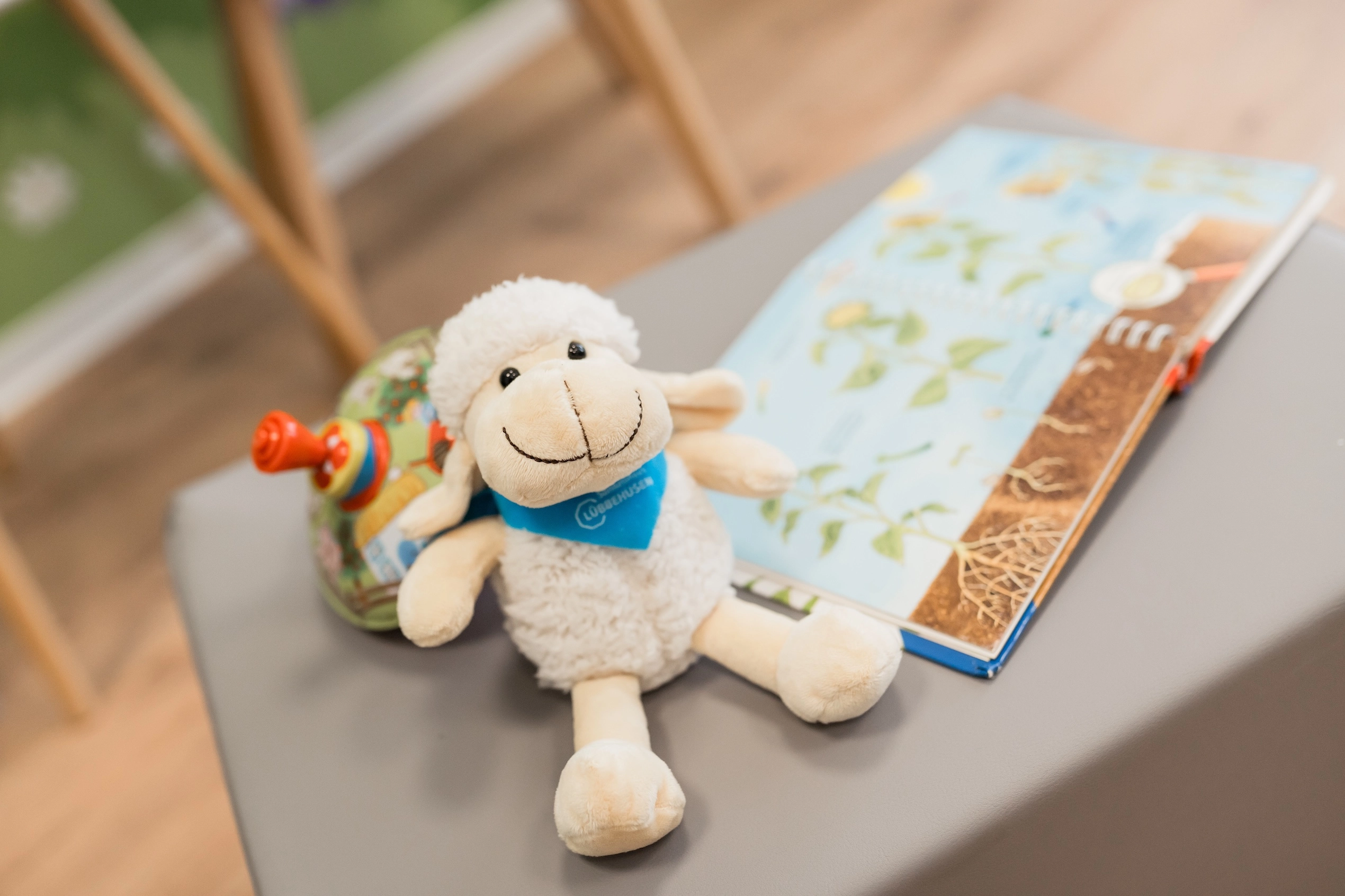 Kuscheltier in Kinderwartezimmer vom Sanitaetshaus Luebbehusen